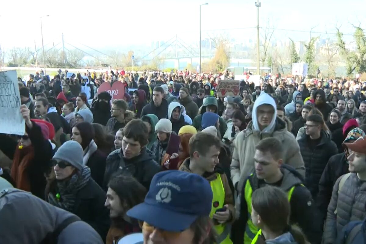 Protest ispred RTV-a: Traži se ostavka Nenada Ćaćića, pročitano i pismo sindikata RTS-a