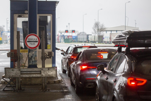 SVE ŠTO TREBA DA ZNATE O PUTOVANJU ZA PRAZNIKE Pre polaska na put obavezno proverite ove stvari, inače možete platiti paprenu kaznu (DETALJNA LISTA)