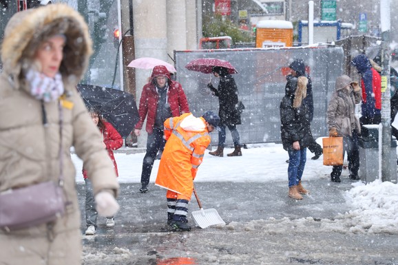 (MAPE) TAČNO OVOG DATUMA PONOVO ĆE NAS OKOVATI SNEG Snažan ledeni talas juri ka Srbiji, snežne padavine trajaće NEKOLIKO DANA: Ovi delovi zemlje na NAJJAČEM udaru