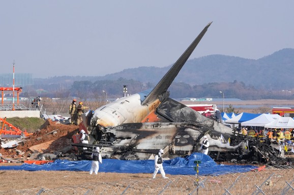 DVA PITANJA SU KLJUČNA ZA REŠENJE MISTERIJE PADA AVIONA U JUŽNOJ KOREJI Naložena HITNA inspekcija celog sistema nakon najveće avionske katastrofe u istoriji zemlje (FOTO)