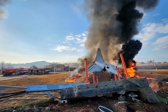 „DA NIJE BILO TE GREŠKE, SVI BI PREŽIVELI“ Stručnjak o katastrofalnoj avionskoj nesreći u Južnoj Koreji: „Zbog toga je avion uništen u sekundi“ (FOTO)