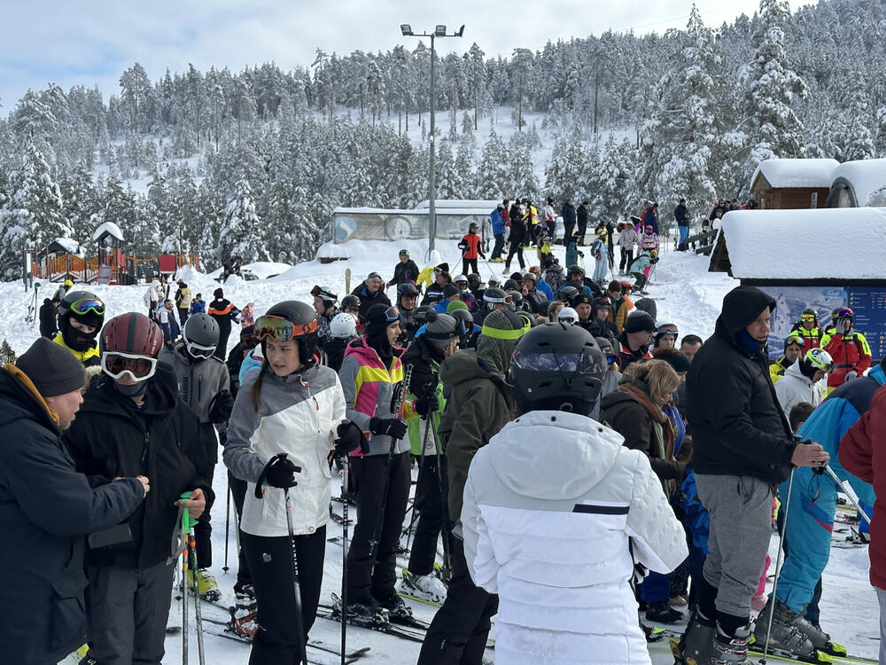 Za ovu planinu se žale da je „betonirana“, a obara rekorde po poseti: 100.000 turista došlo za praznike, krcato