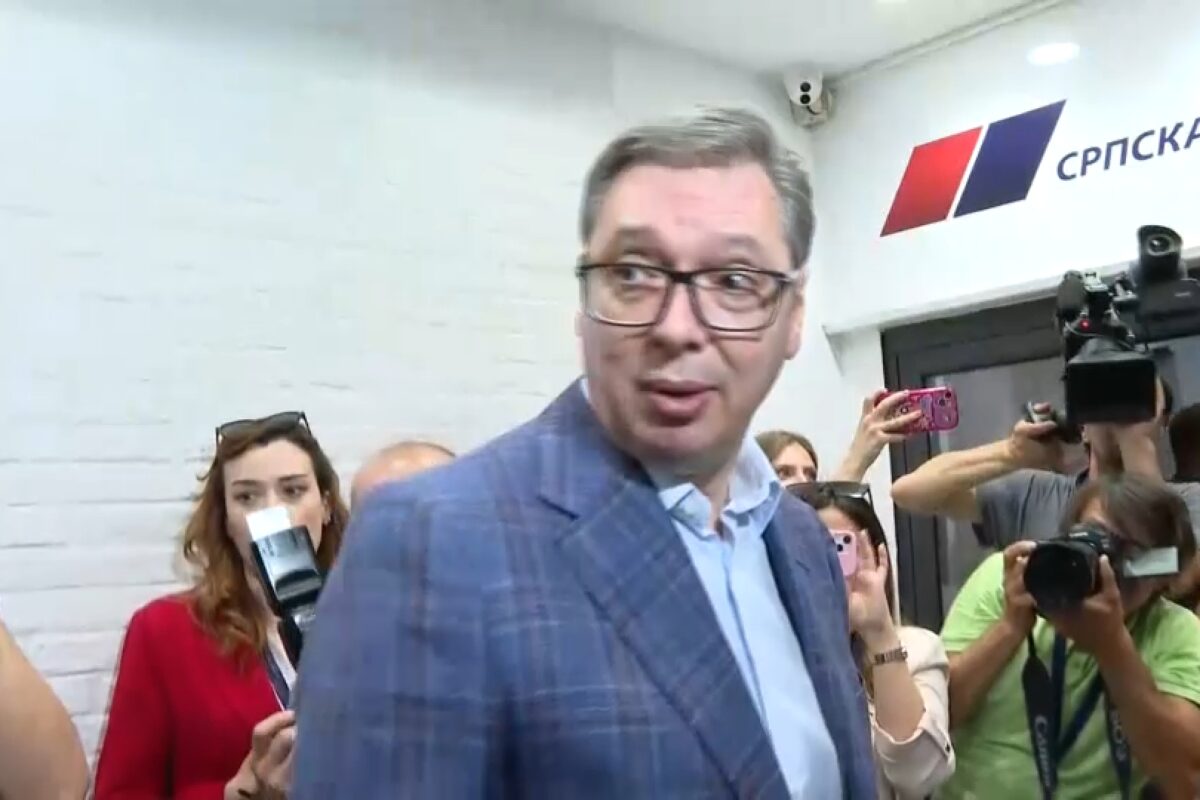 „To je borba na dva fronta“: Čemu služi Vučićeva priča o „lojalistima“