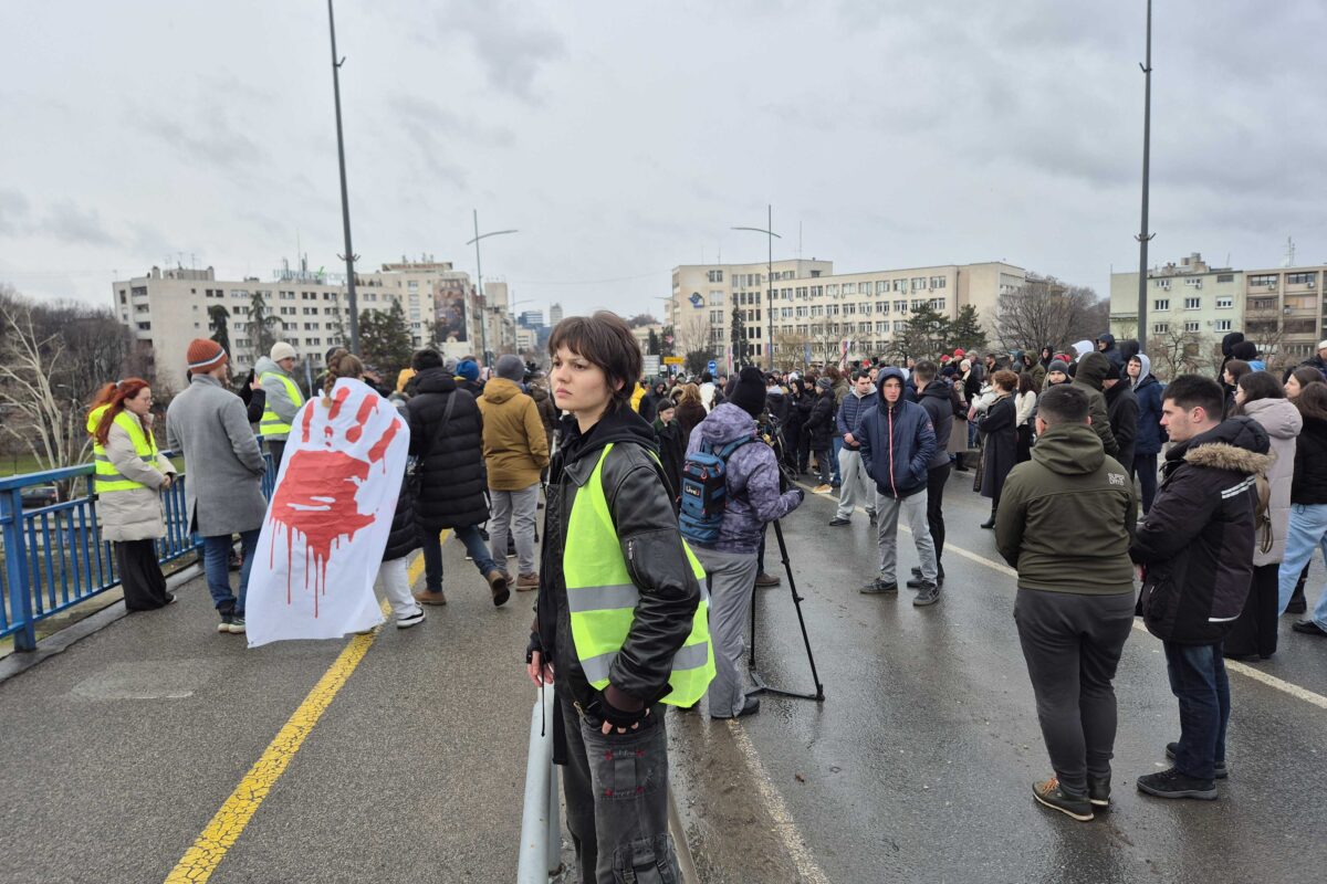 U toku akcija „29 minuta za 29 žrtava“: Odavanje pošte za stradale u Novom Sadu, Arilju i na Cetinju