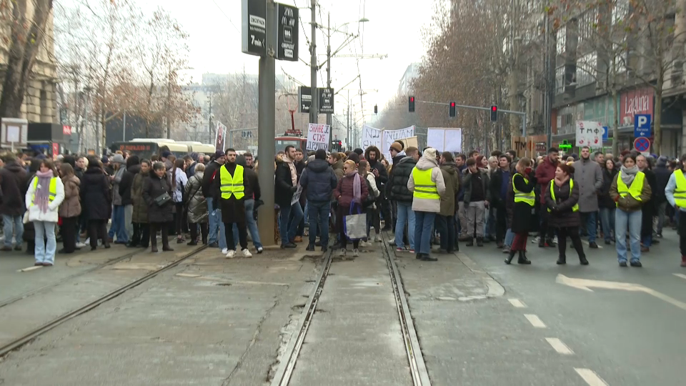 Studenti blokirali Bulevar: I danas održano 15 minuta tišine za žrtve u Novom Sadu