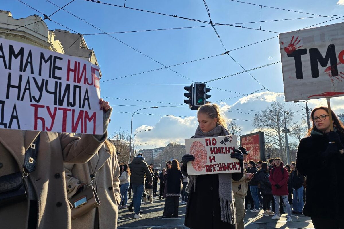 Građani i studenti u tišini blokirali Ruzveltovu ulicu na 15 minuta