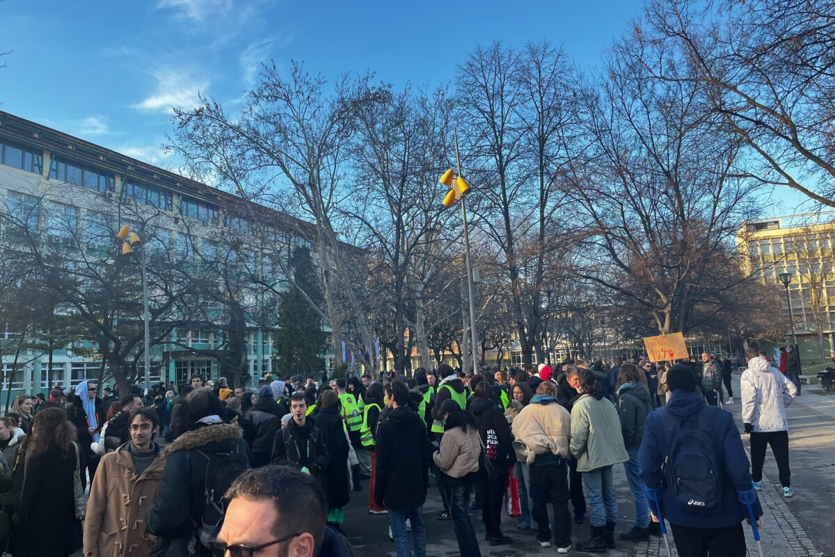 BLIG: Protest u Novom Sadu, studenti krenuli u zgradi BIA