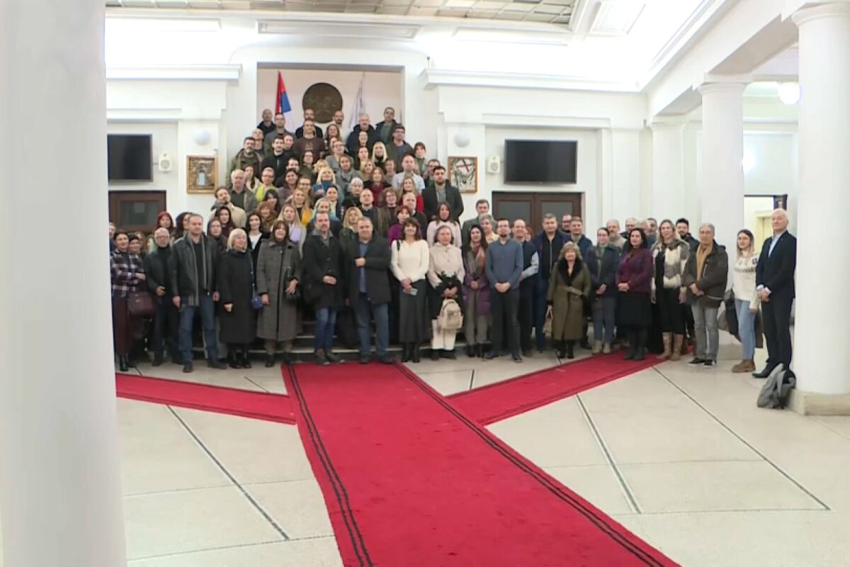 „Niste sami, profesori su uz vas“: Na plenumu u Nišu doneta odluka o protestnoj obustavi rada dela nastavnika