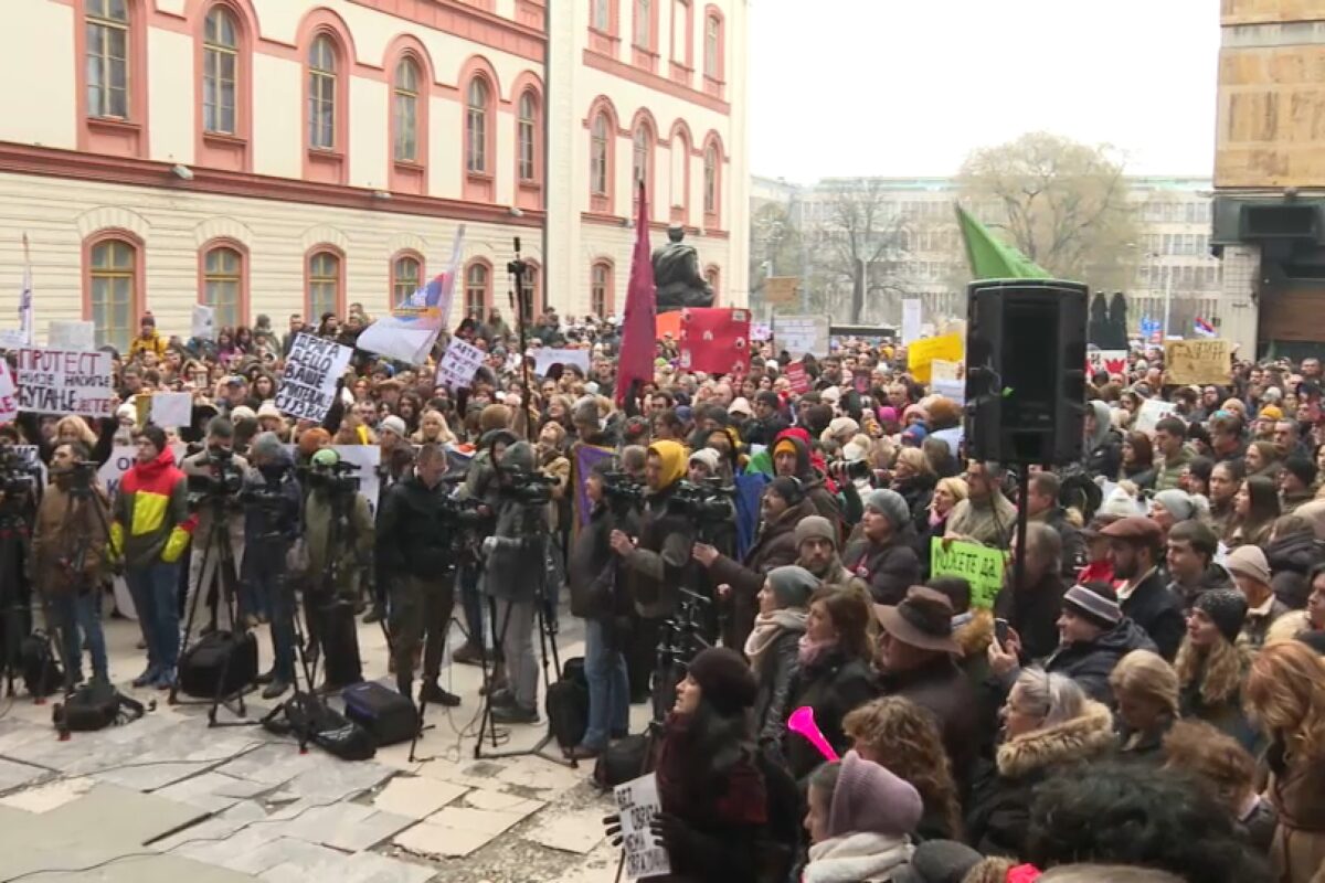 Pružena ruka za beg iz živog blata, apatije i beznađa: Prosvetni radnici podržali studente