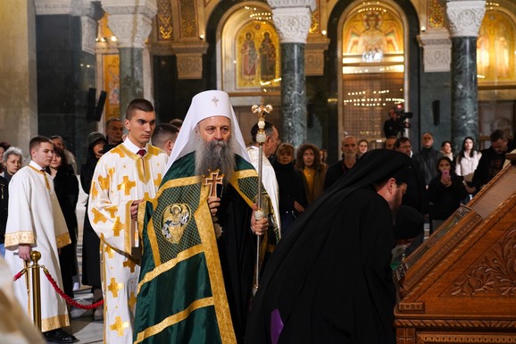 „Molitveno vapijemo Bogu da nevino stradale u padu nadstrešnice privije u naručje svoje“: Patrijarh Porfirije predvodio božićnu liturgiju u Hramu Svetog Save (VIDEO)