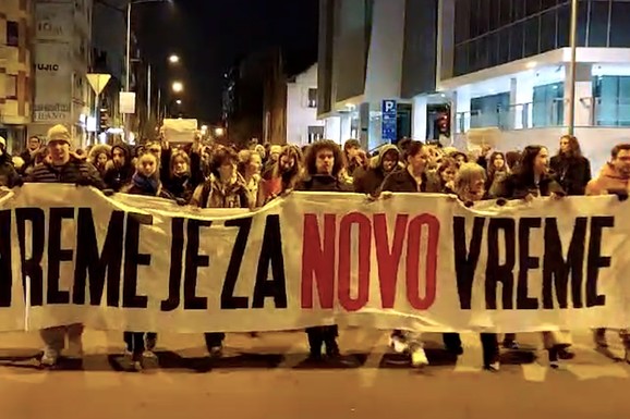 Novosadski studenti protestnom šetnjom proslavljaju srpsku Novu godinu (FOTO,VIDEO)