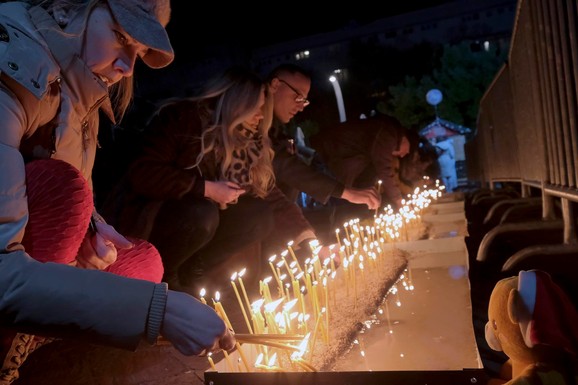 Okupljanje na Cetinju i protest u Podgorici povodom tragedije u kojoj je ubijeno 12 osoba