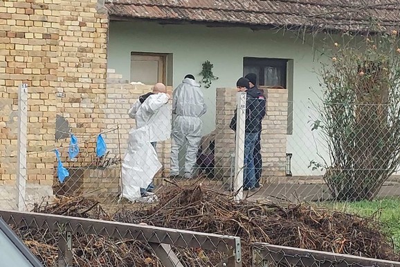 PRVE SLIKE UŽASA U SRBOBRANU Žena (70) nađena u lokvi krvi, uhapšen njen sin, komšije tvrde: „Izašao je iz zatvora pre 6 meseci“ (FOTO, VIDEO)