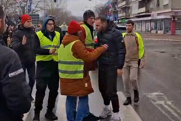 Muškarac koji je tokom blokade u Novom Sadu suzavcem poprskao mladića priznao krivicu