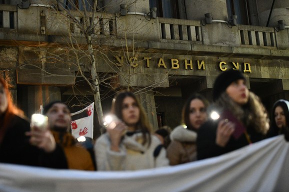 Završen protest ispred Ustavnog suda: Saopšteno da se odustaje od dočeka srpske Nove godine zbog „UKLJUČIVANJA POLITIČKIH AKTERA“ (FOTO, VIDEO)