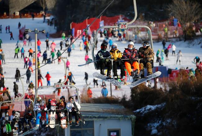 KOMPLETNA OPREMA ZA SKIJANJE ČETVORICU KOŠTALA JEDVA 50 €: Našli skijalište gde je sve upola jeftinije nego na Alpima, a i najedu se za male pare