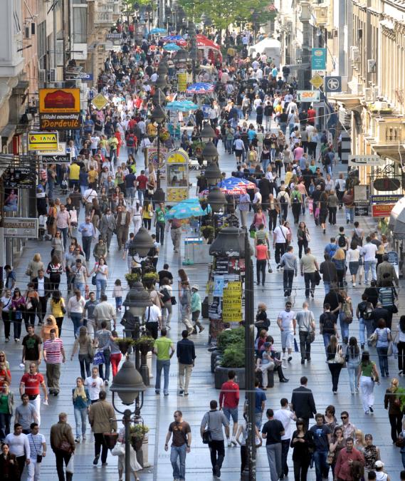 „Prilazi mi ovde na ulici devojka u 30-im…“ Beograđanin otkrio novi trik žene koja vara ljude u prestonici: Zbog ovih reči shvatio da je prevara Foto