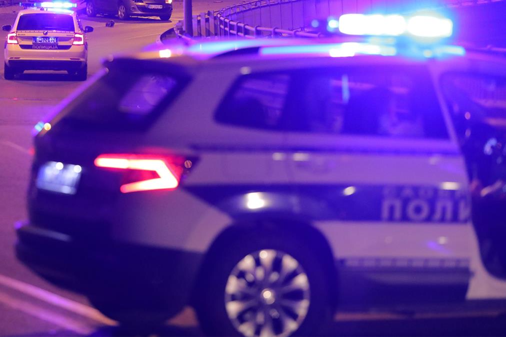 ČOVEK IZBODEN NOŽEM ISPRED POLICIJSKE STANICE! Drama u Novom Pazaru: Policija odmah reagovala