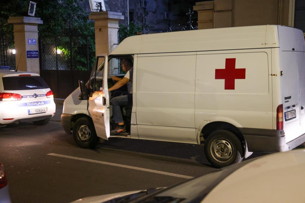 PIJANI MUŠKARAC IZBO PARTNERKU NA ZVEZDARI: Sa ranama na leđima prevezena u Urgentni centar