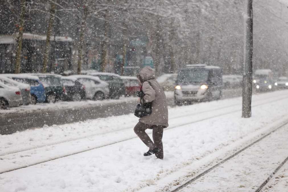 (MAPA) STIŽE NOVA TURA SNEGA, NEĆE ZAOBIĆI NI BEOGRAD! Najnovije upozorenje RHMZ: Tokom noći i ujutru preti nam OPASNA POJAVA, a onda i ledeni nanosi