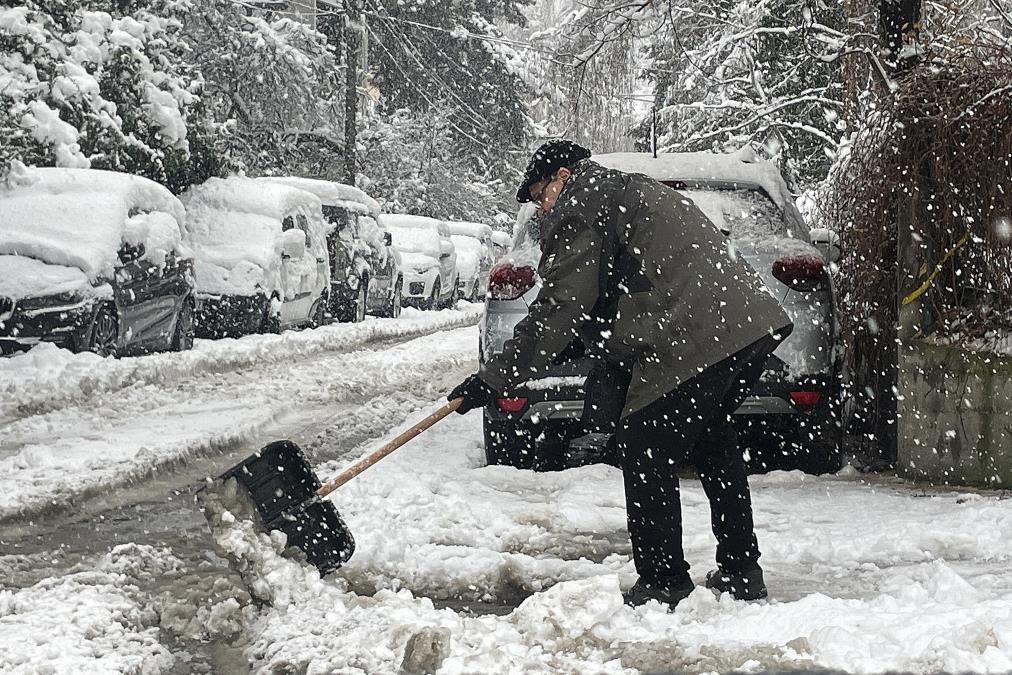 Meteorolog RHMZ Srbije najavila zahlađenje i sneg: Temperature idu ispod nule, a ovim delovima Srbije preti olujni vetar