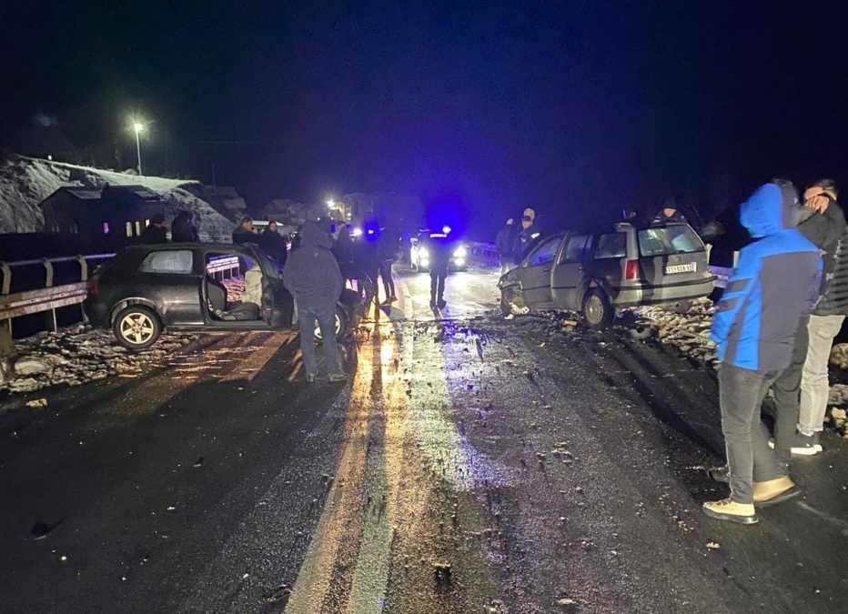 ZASTRAŠUJUĆI UDES NA PUTU NOVI PAZAR-RIBARIĆE: Dve osobe teško povređene, jedna ima teške povrede (FOTO)