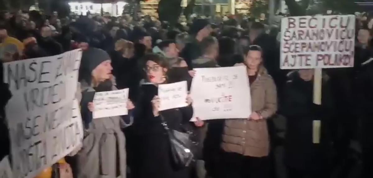 PROTEST I U PODGORICI: Građani odali poštu stradalima u pokolju na Cetinju (FOTO)