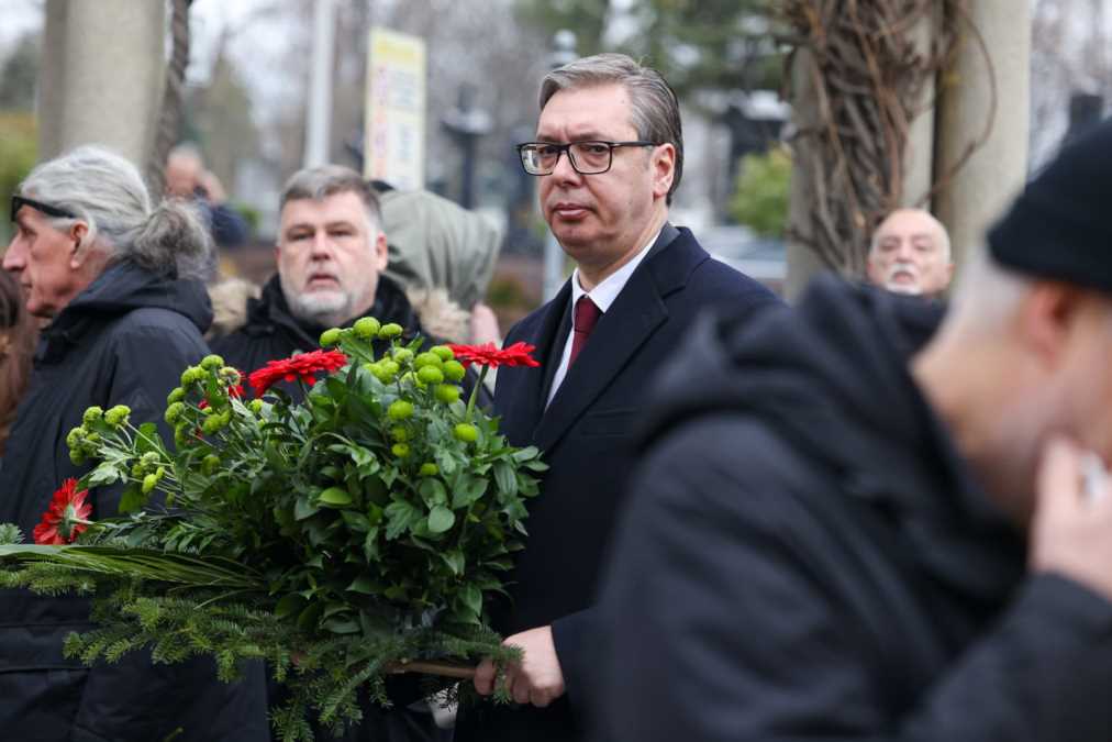 VUČIĆ STIGAO NA SAHRANU MILORADA MILINKOVIĆA: Predsednik Srbije na poslednjem ispraćaju velikog srpskog reditelja