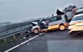 TEŠKA NESREĆA NA PUTU RUMA-ŠABAC: Vatrogasci sekli vozilo da dođu do putnika, srča po putu (VIDEO)