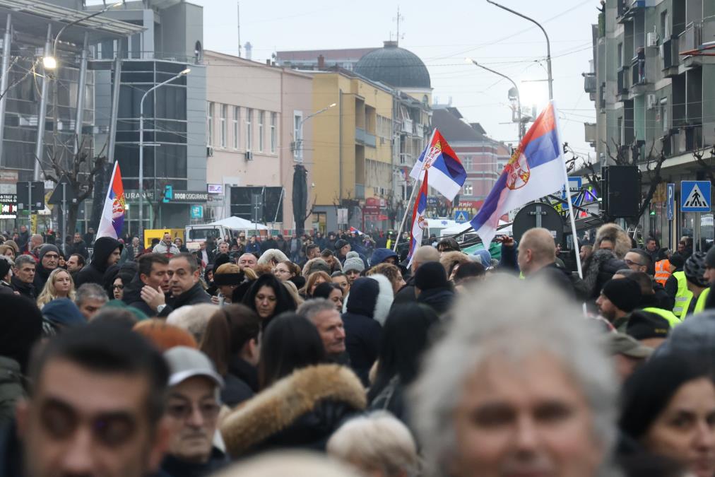 UŽIVO IZ JAGODINE Počeo veliki skup, Vučić predstavlja Pokret za narod i državu i plan Srbije do 2032. godine (FOTO)