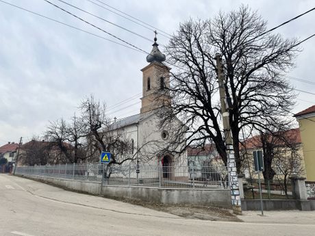 Ovo je crkva u Jabukovcu u kojoj je umro Milorad! Očevidac za Telegraf: Sagnuo se da upali sveću i srušio se